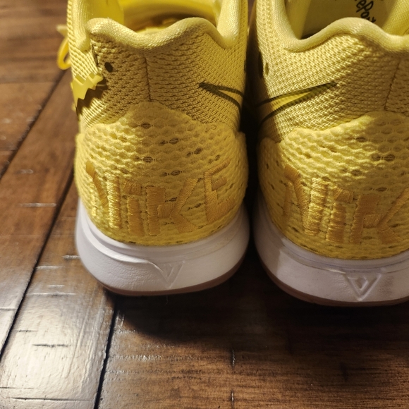 Size 7Y - Nike SpongeBob SquarePants x Kyrie 5 SpongeBob - Picture 7 of 11